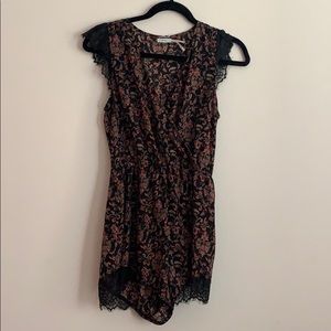 V-neck FLORAL ROMPER with LACE trim